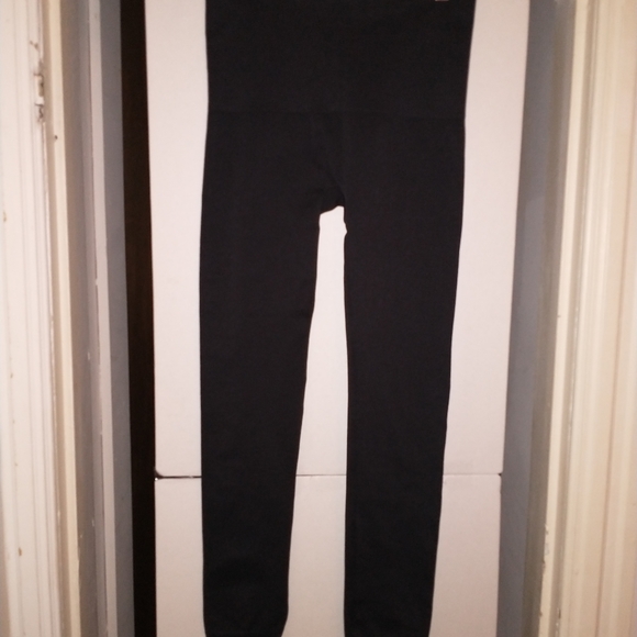 Spanx Look at Me Now Seamless Leggings Sz 1X Black - Picture 3 of 7